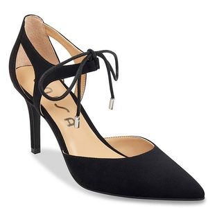 New UNISA Classic Black Pointed-Toe Tie Up Pump